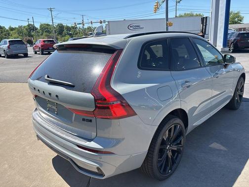 Vapour Grey Metallic 2026 Volvo XC60 B5 Ultra Black Edition