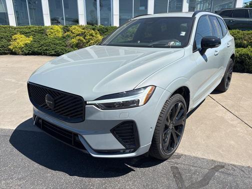 Vapour Grey Metallic 2026 Volvo XC60 B5 Ultra Black Edition