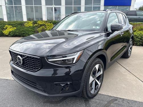 Onyx Black 2026 Volvo XC40 Plus, B5 AWD Gas (mild hybrid), Dark