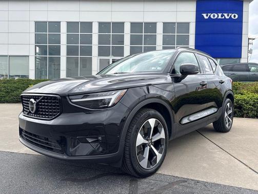 Onyx Black 2026 Volvo XC40 Plus, B5 AWD Gas (mild hybrid), Dark