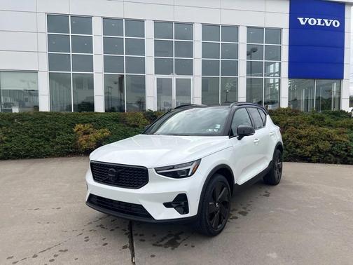 2026 Volvo XC40 B5 Ultra Black Edition