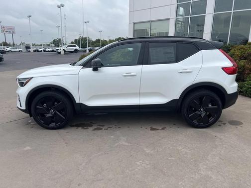 2026 Volvo XC40 B5 Ultra Black Edition