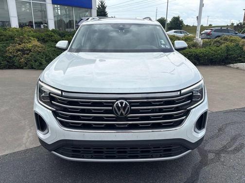 Opal White Pearl 2024 Volkswagen Atlas 2.0T SEL