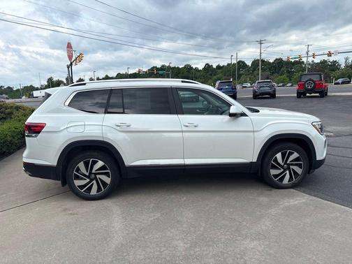 Opal White Pearl 2024 Volkswagen Atlas 2.0T SEL