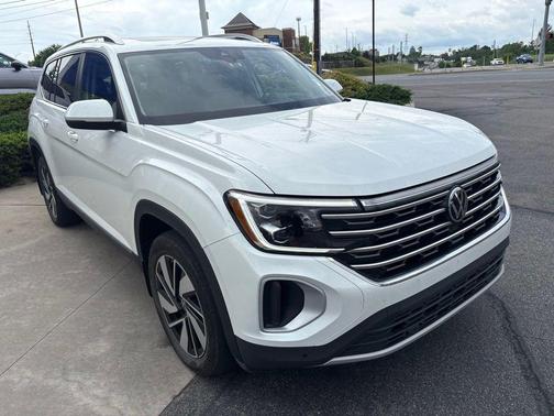 Opal White Pearl 2024 Volkswagen Atlas 2.0T SEL