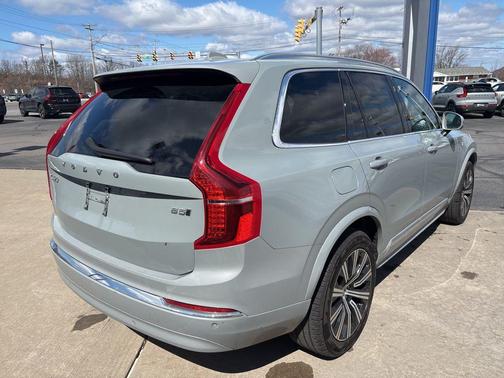 2025 Volvo XC90 B5 Core