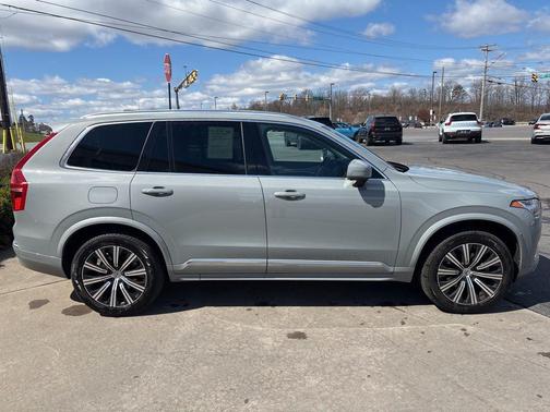 2025 Volvo XC90 B5 Core