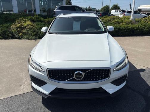 Crystal White Metallic 2024 Volvo V60 Cross Country B5 Plus