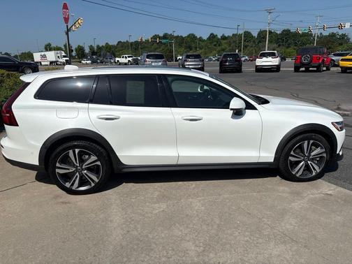 Crystal White Metallic 2024 Volvo V60 Cross Country B5 Plus