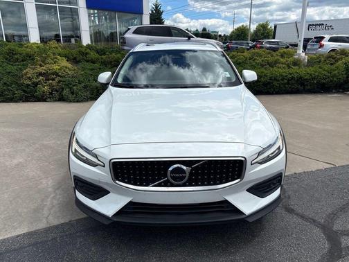 Crystal White Metallic 2024 Volvo V60 Cross Country B5 Plus
