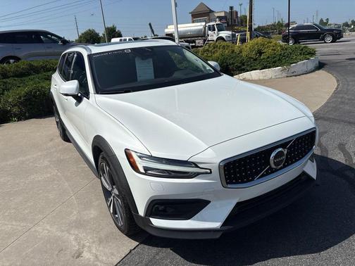Crystal White Metallic 2024 Volvo V60 Cross Country B5 Plus
