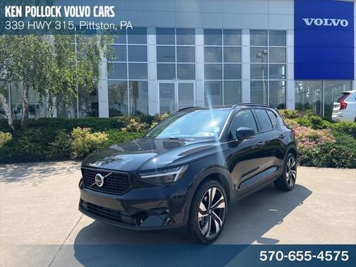 2025 Volvo XC40 B5 Plus Dark Theme