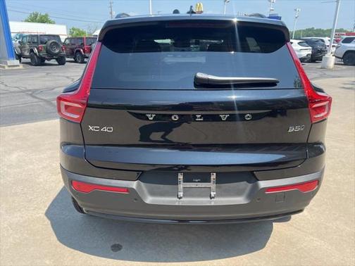 2025 Volvo XC40 B5 Plus Dark Theme