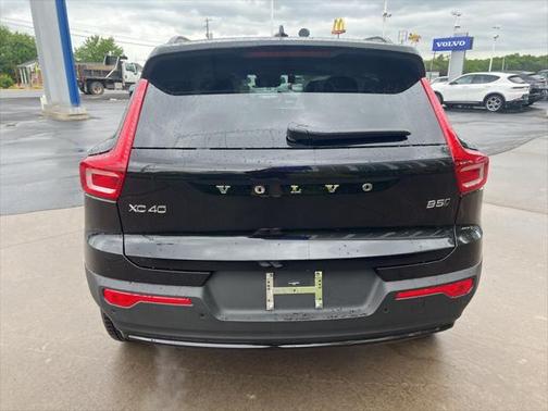 2025 Volvo XC40 B5 Plus Dark Theme
