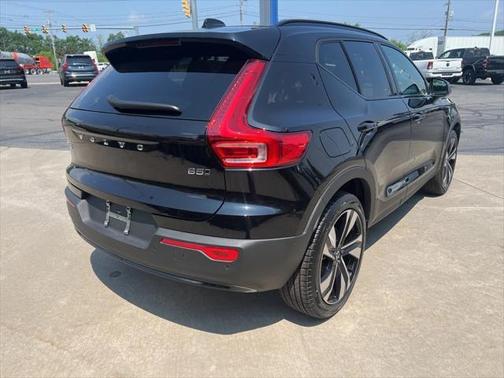 2025 Volvo XC40 B5 Plus Dark Theme