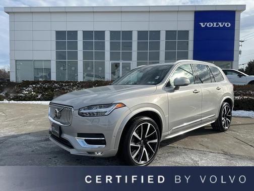 2023 Volvo XC90 B5 Plus