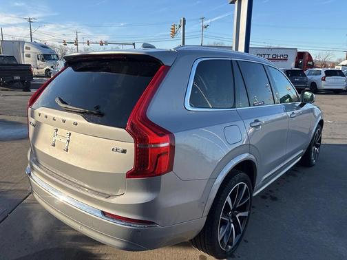 2023 Volvo XC90 B5 Plus