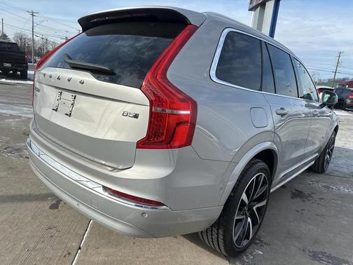 2023 Volvo XC90 B5 Plus