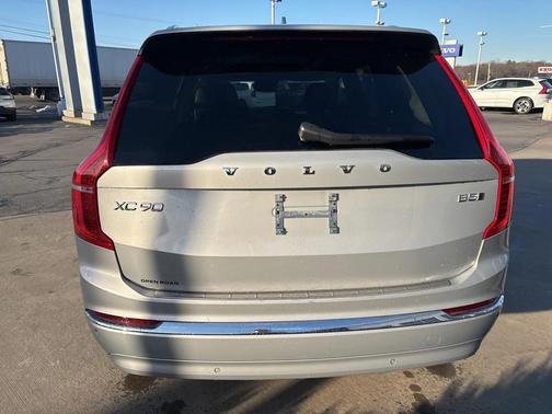 2023 Volvo XC90 B5 Plus