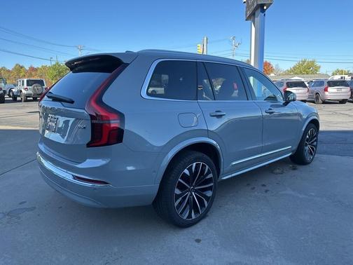 2025 Volvo XC90 B6 Plus 7-Seater