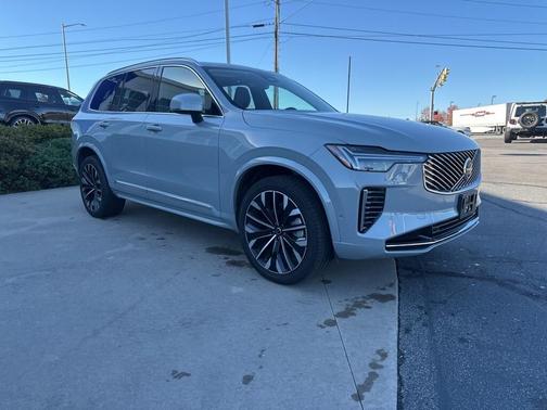 2025 Volvo XC90 B6 Plus 7-Seater