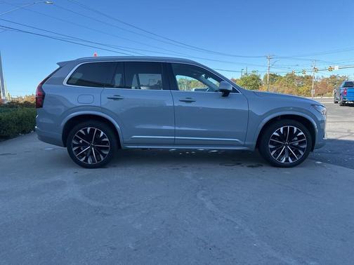 2025 Volvo XC90 B6 Plus 7-Seater