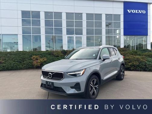 2025 Volvo XC40 B5 Core Bright Theme