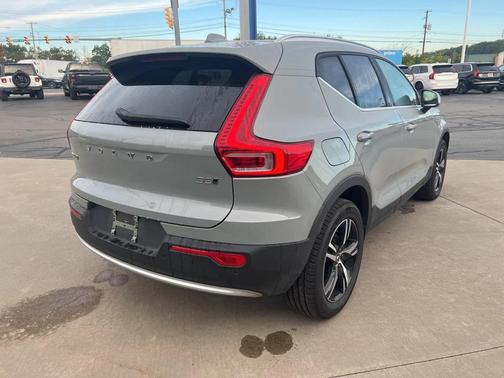 2025 Volvo XC40 B5 Core Bright Theme