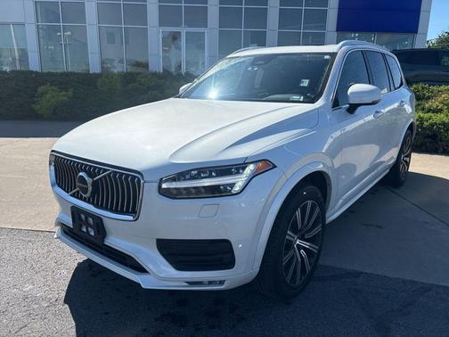 Crystal White Metallic 2023 Volvo XC90 B5 Core