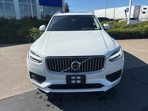 Crystal White Metallic 2023 Volvo XC90 B5 Core