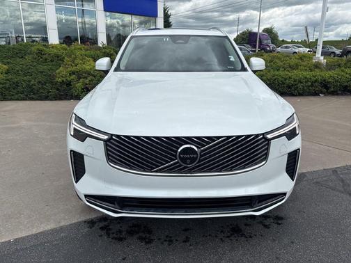 Crystal White Metallic 2025 Volvo XC90 B5 Plus 7-Seater