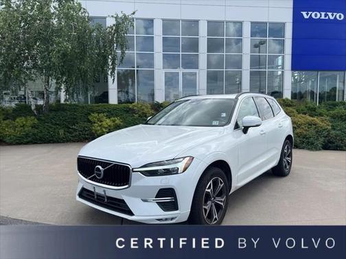 2022 Volvo XC60 B5 Momentum