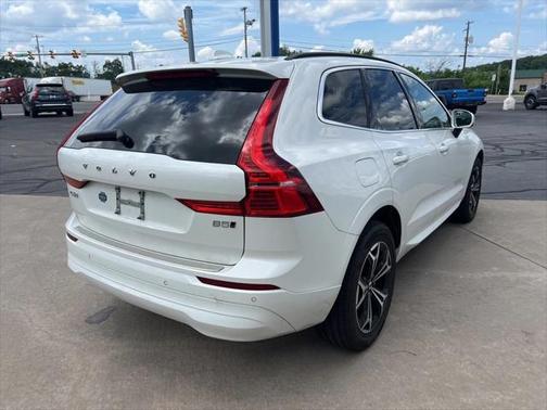 2022 Volvo XC60 B5 Momentum