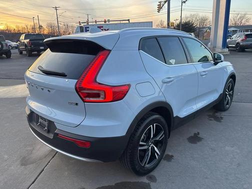 2025 Volvo XC40 B5 Core Bright Theme