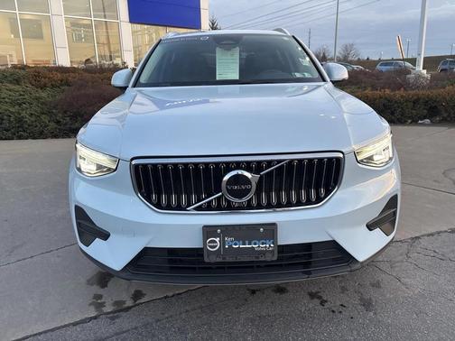 2025 Volvo XC40 B5 Core Bright Theme