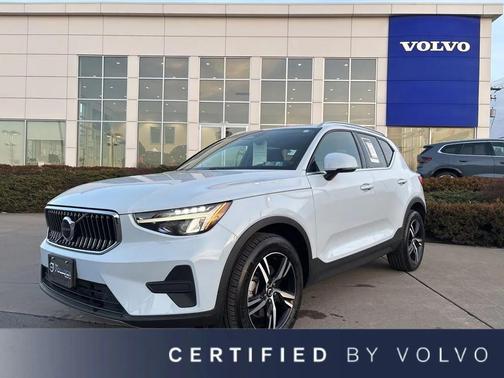 2025 Volvo XC40 B5 Core Bright Theme