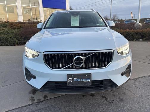 2025 Volvo XC40 B5 Core Bright Theme