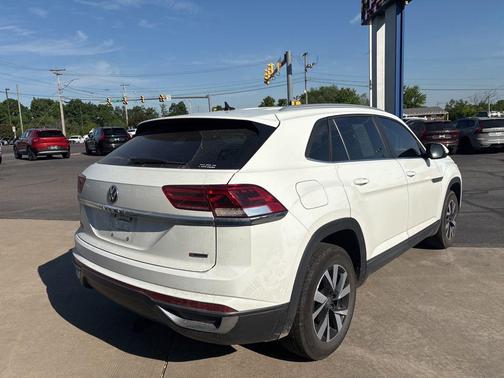Pure White 2020 Volkswagen Atlas Cross Sport 2.0T SE