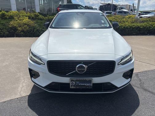 Crystal White Metallic 2024 Volvo S60 B5 Plus Dark Theme