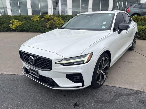 Crystal White Metallic 2024 Volvo S60 B5 Plus Dark Theme