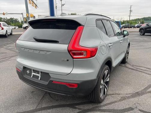 2025 Volvo XC40 B5 Plus Dark Theme