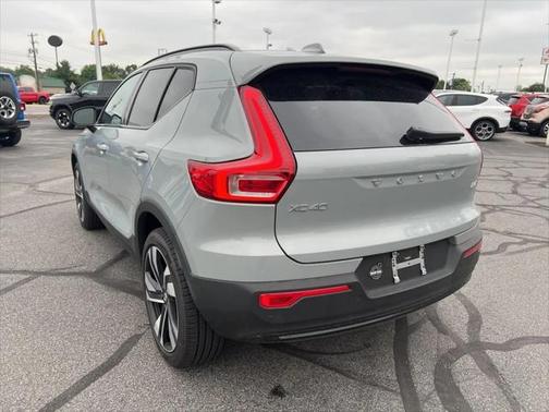 2025 Volvo XC40 B5 Plus Dark Theme