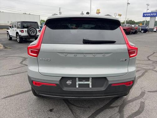 2025 Volvo XC40 B5 Plus Dark Theme