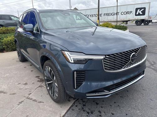 Denim Blue Metallic 2025 Volvo XC90 Plug-In Hybrid T8 Ultra 7-Seater