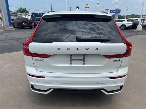 2024 Volvo XC60 B5 Plus Dark Theme
