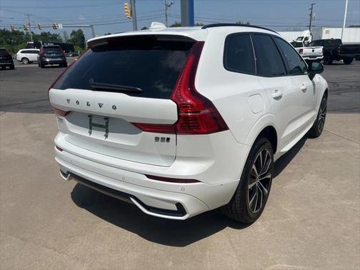 2024 Volvo XC60 B5 Plus Dark Theme
