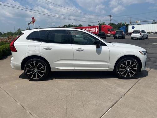 2024 Volvo XC60 B5 Plus Dark Theme