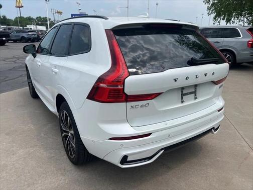 2024 Volvo XC60 B5 Plus Dark Theme