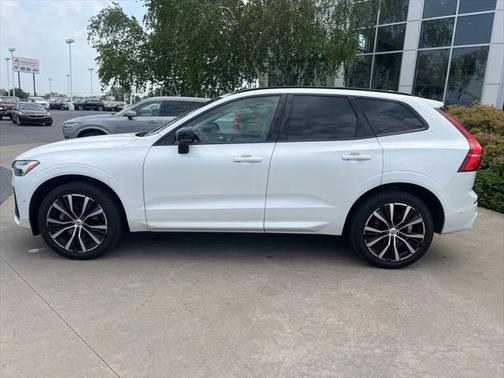 2024 Volvo XC60 B5 Plus Dark Theme