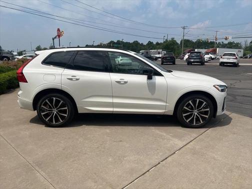 2024 Volvo XC60 B5 Plus Dark Theme